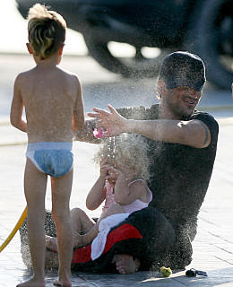 Peter Andre Kinder spielen Katie Price Luder Peter Andre Kinder spielen Katie Price Luder