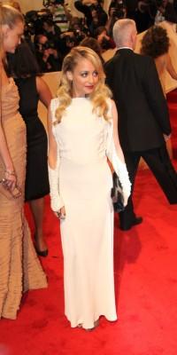 MET Gala Alexander McQueen New York 2011 Savage Beauty MET Gala Alexander McQueen New York 2011 Savage Beauty