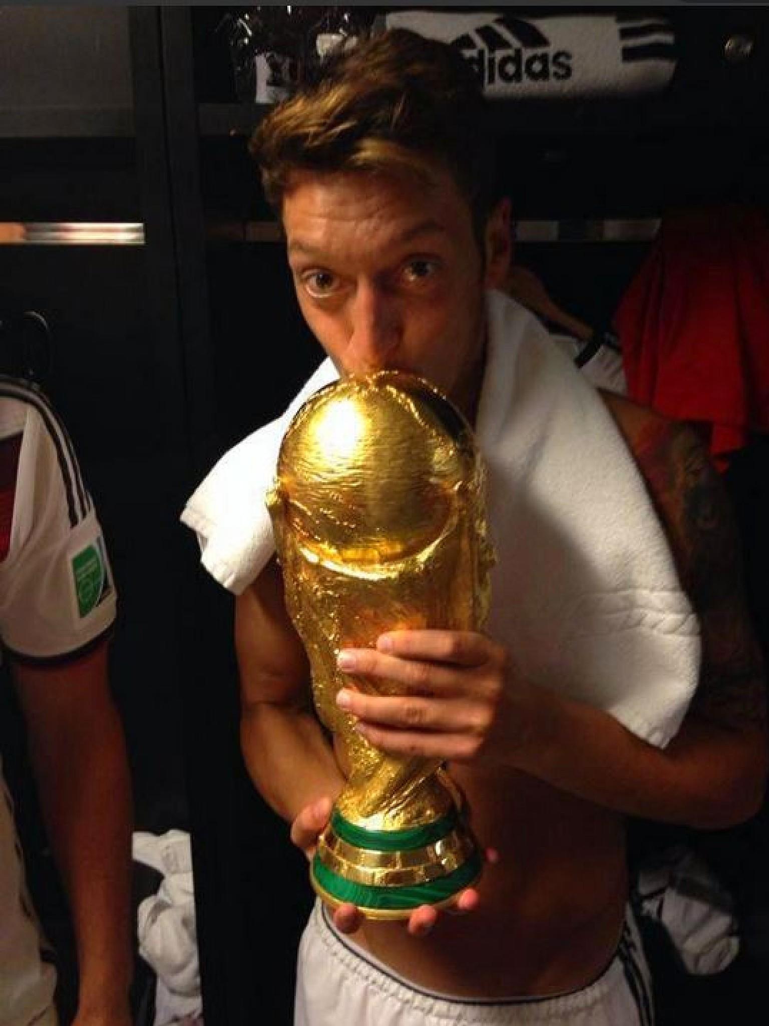 WM 2014 Special Galerie allgemein Spieler Selfies Facebook Instagram Twitter WM 2014 Special Galerie allgemein Spieler Selfies Facebook Instagram Twitter