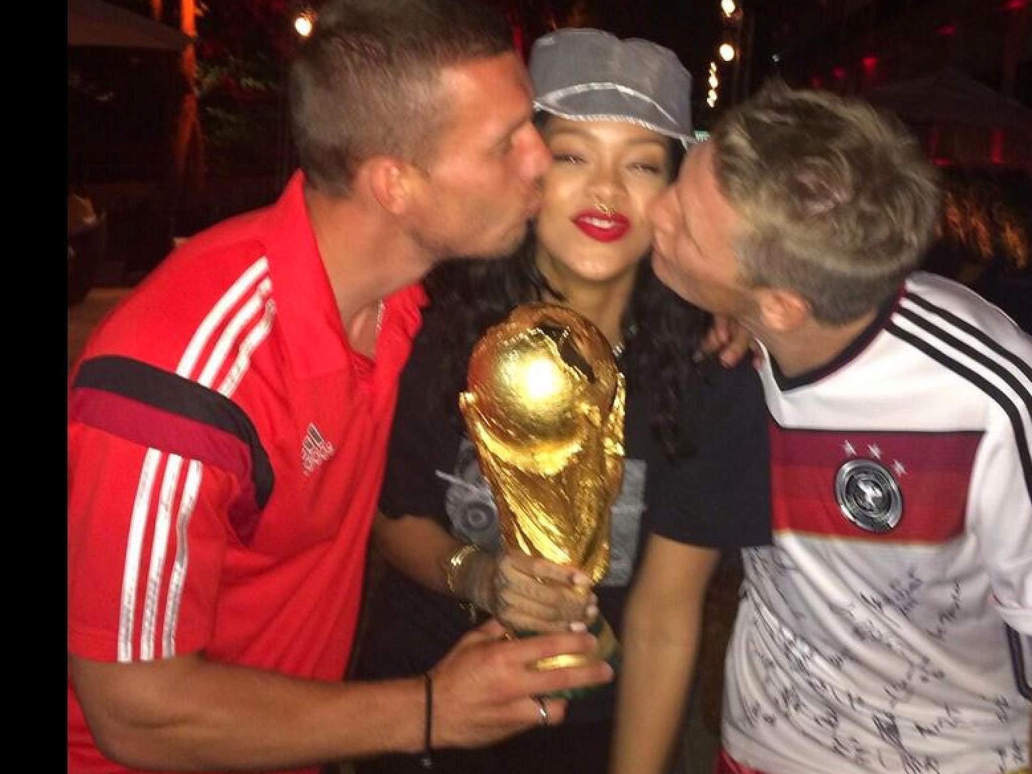 WM 2014 Special Galerie allgemein Spieler Selfies Facebook Instagram Twitter WM 2014 Special Galerie allgemein Spieler Selfies Facebook Instagram Twitter