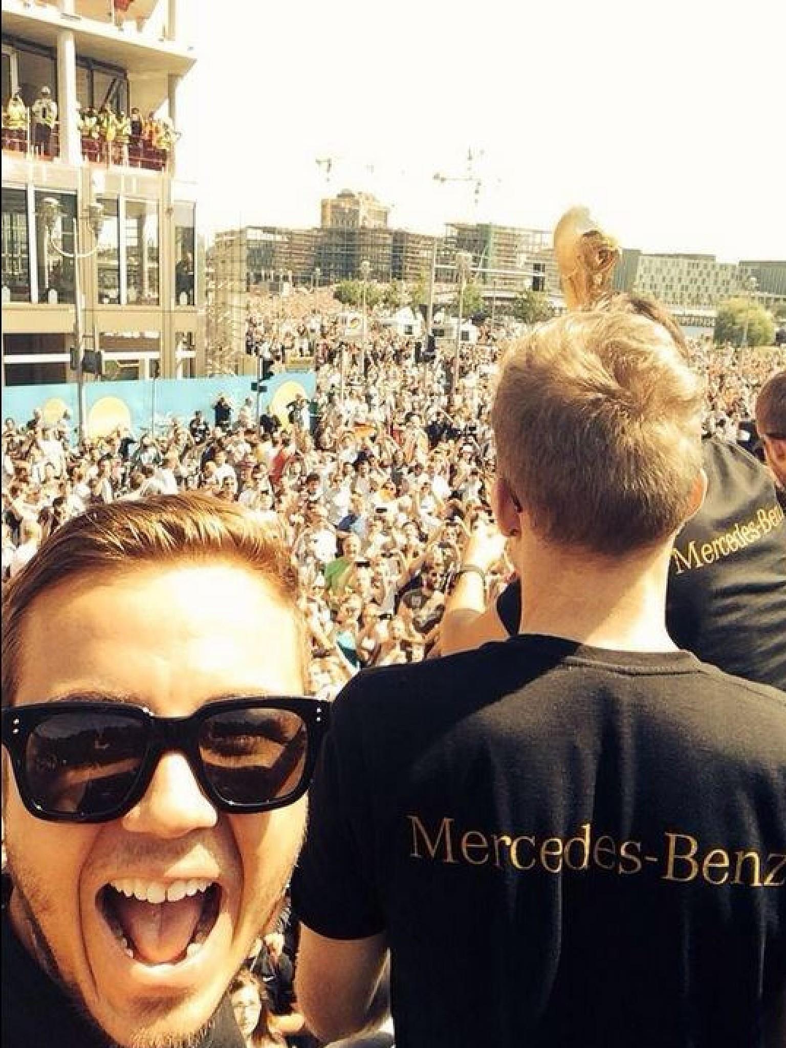 WM 2014: Unsere Goldjungs kommen nach Hause - und die Stars twittern vor Ort WM 2014: Unsere Goldjungs kommen nach Hause - und die Stars twittern vor Ort