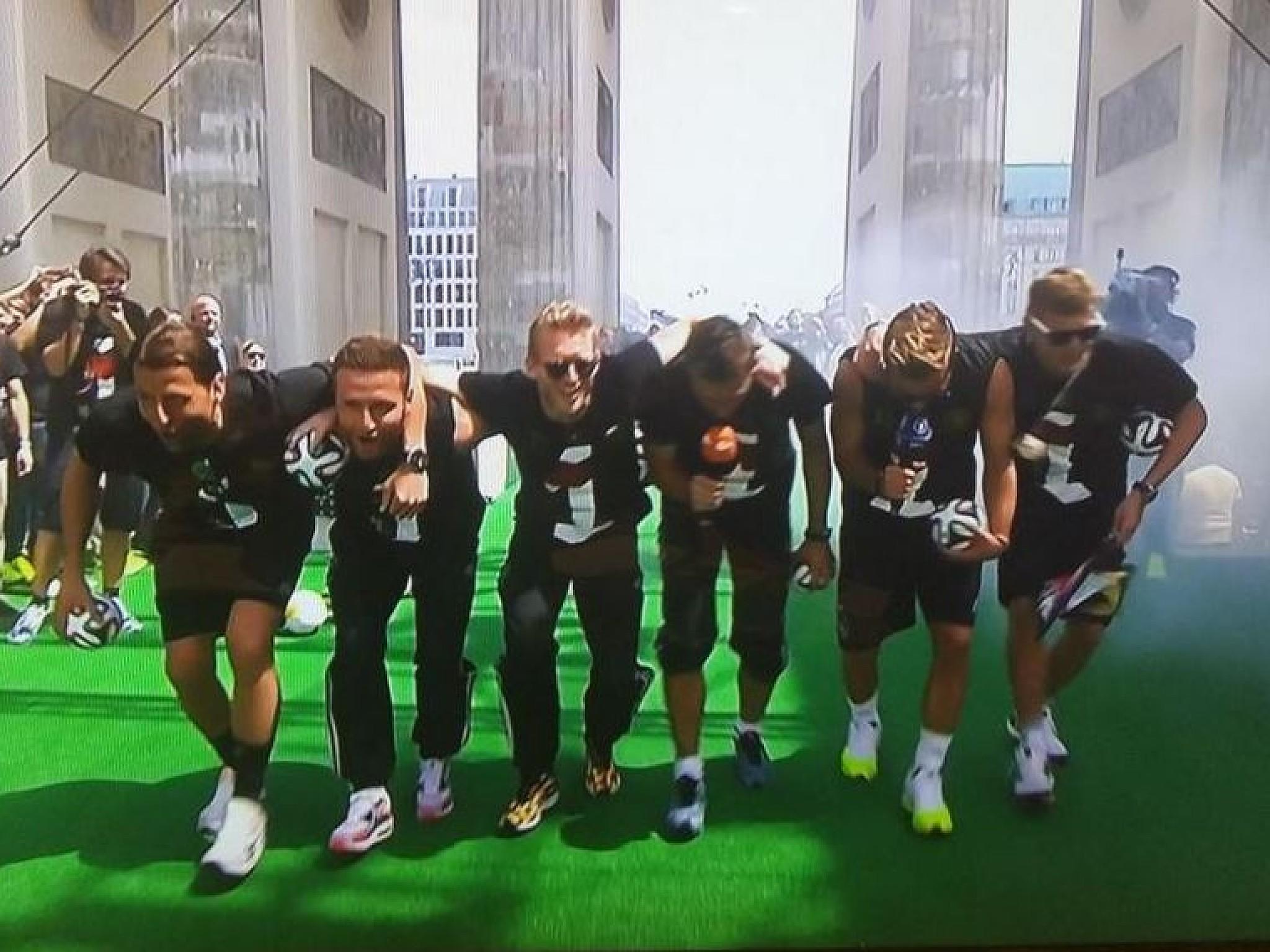 WM 2014: Unsere Goldjungs kommen nach Hause - und die Stars twittern vor Ort WM 2014: Unsere Goldjungs kommen nach Hause - und die Stars twittern vor Ort