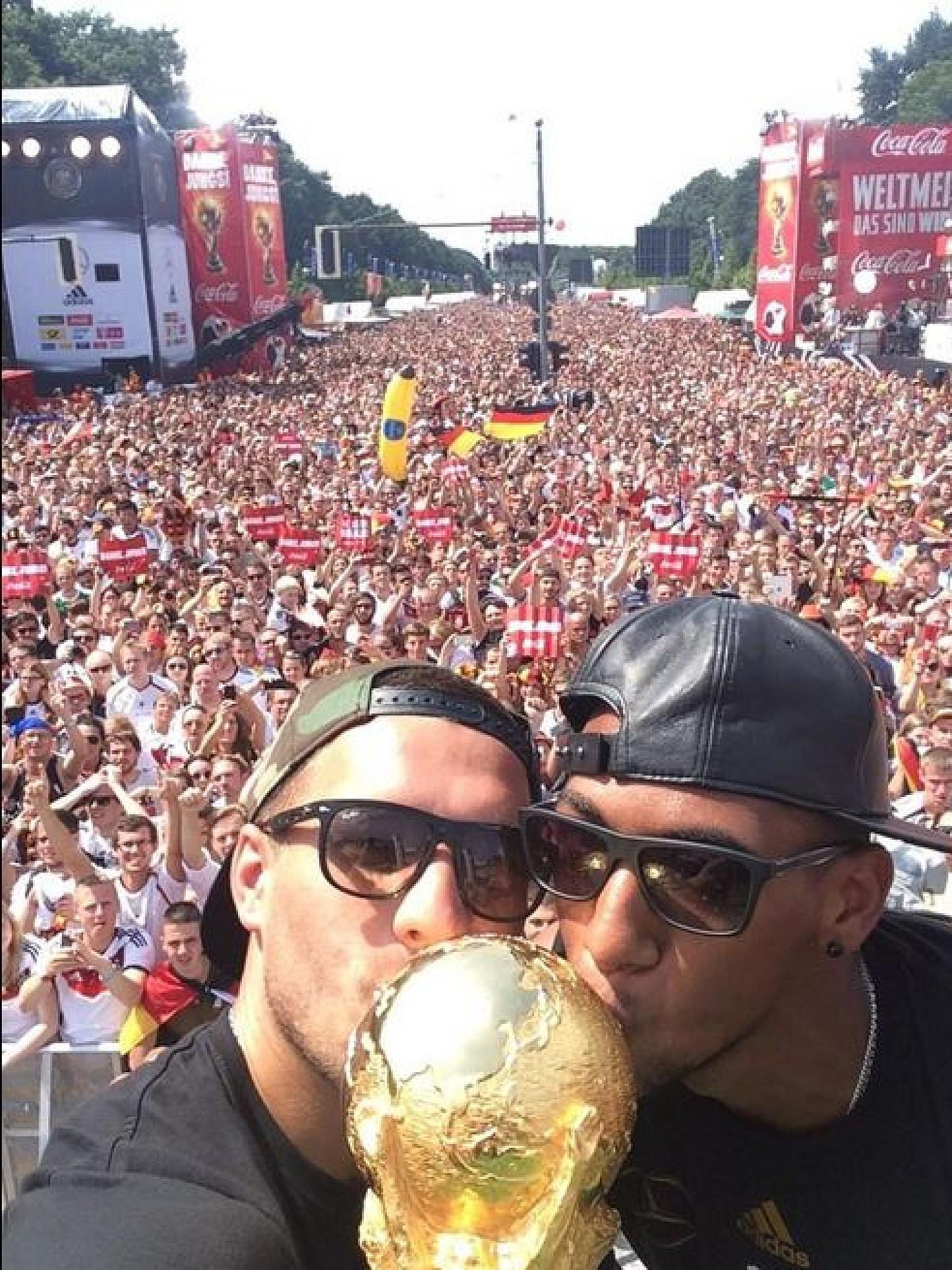 WM 2014: Unsere Goldjungs kommen nach Hause - und die Stars twittern vor Ort WM 2014: Unsere Goldjungs kommen nach Hause - und die Stars twittern vor Ort