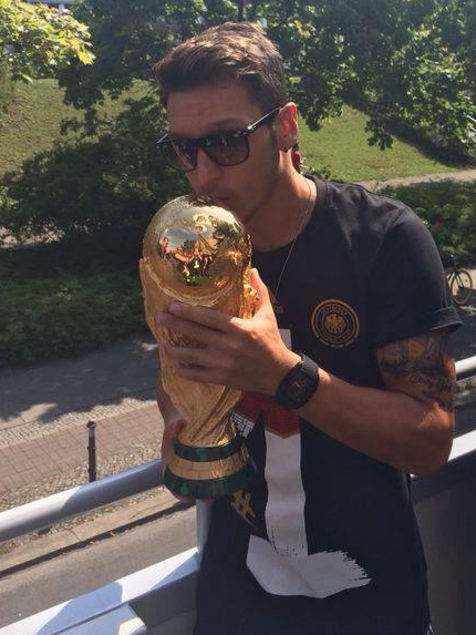 WM 2014: Unsere Goldjungs kommen nach Hause - und die Stars twittern vor Ort WM 2014: Unsere Goldjungs kommen nach Hause - und die Stars twittern vor Ort