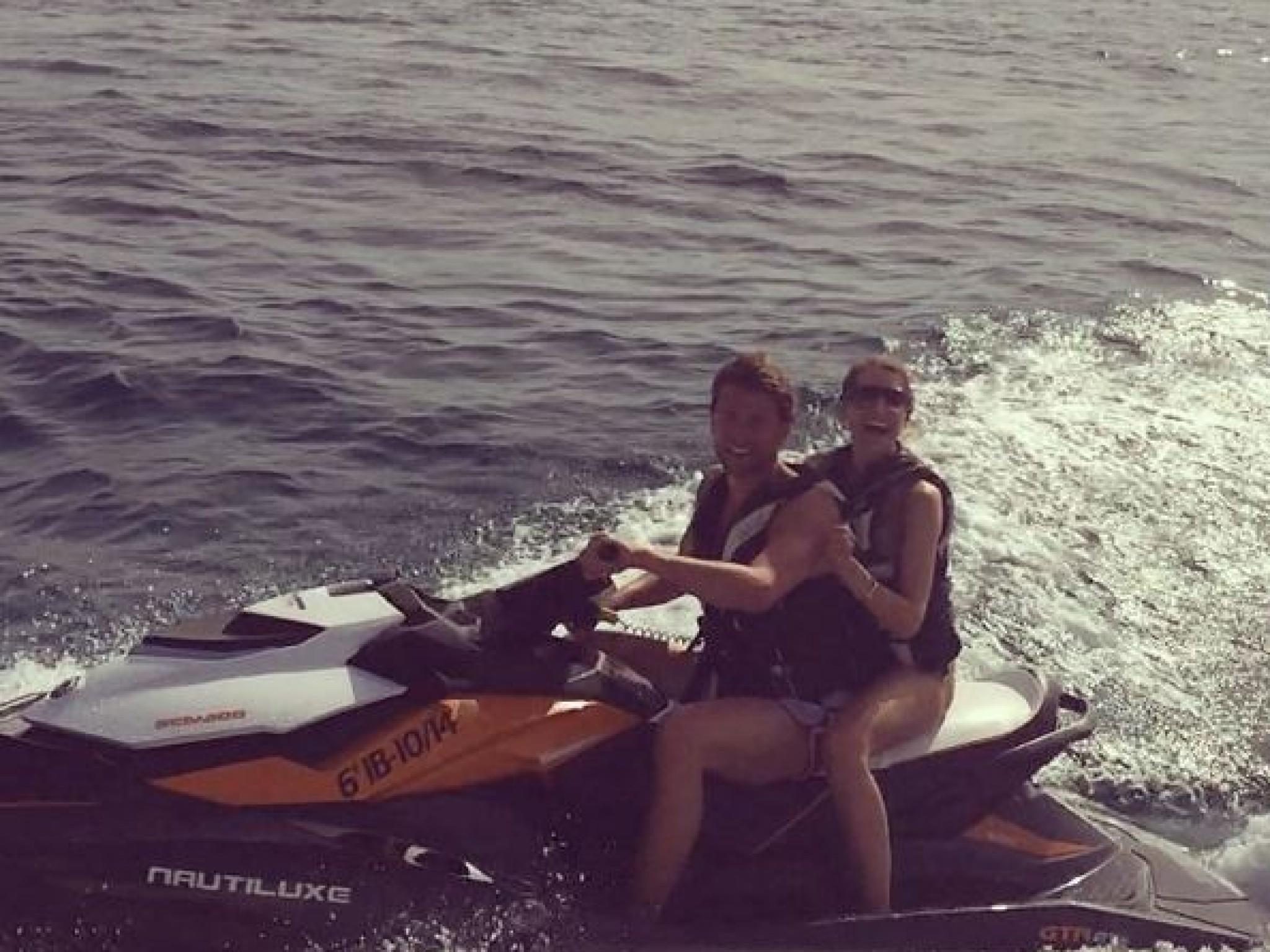 Mario Götze, Mesut Özil und Co. Unsere Weltmeister im Urlaub Mario Götze, Mesut Özil und Co. Unsere Weltmeister im Urlaub