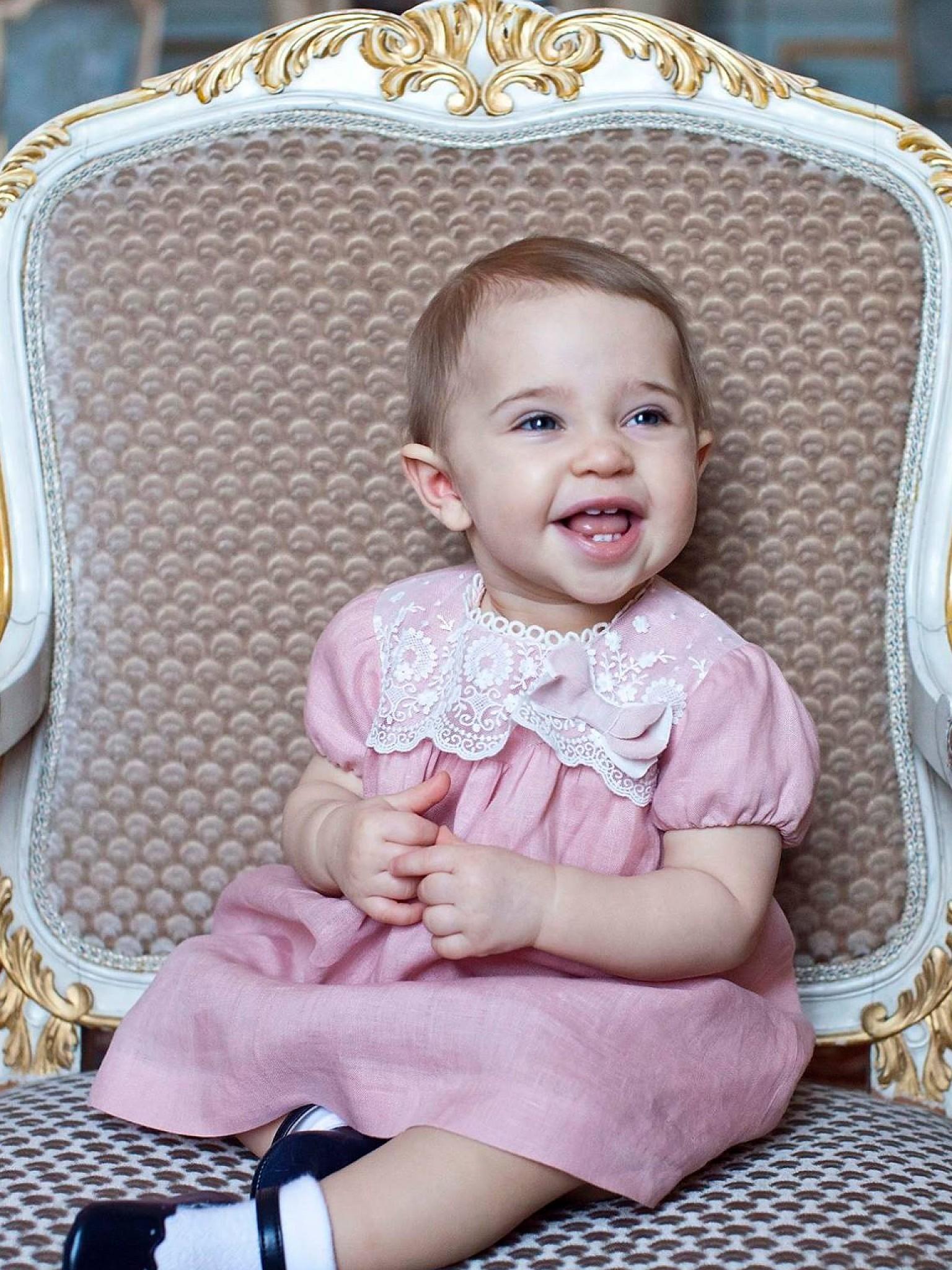 So süß ist Prinzessin Leonore Lilian Maria So süß ist Prinzessin Leonore Lilian Maria
