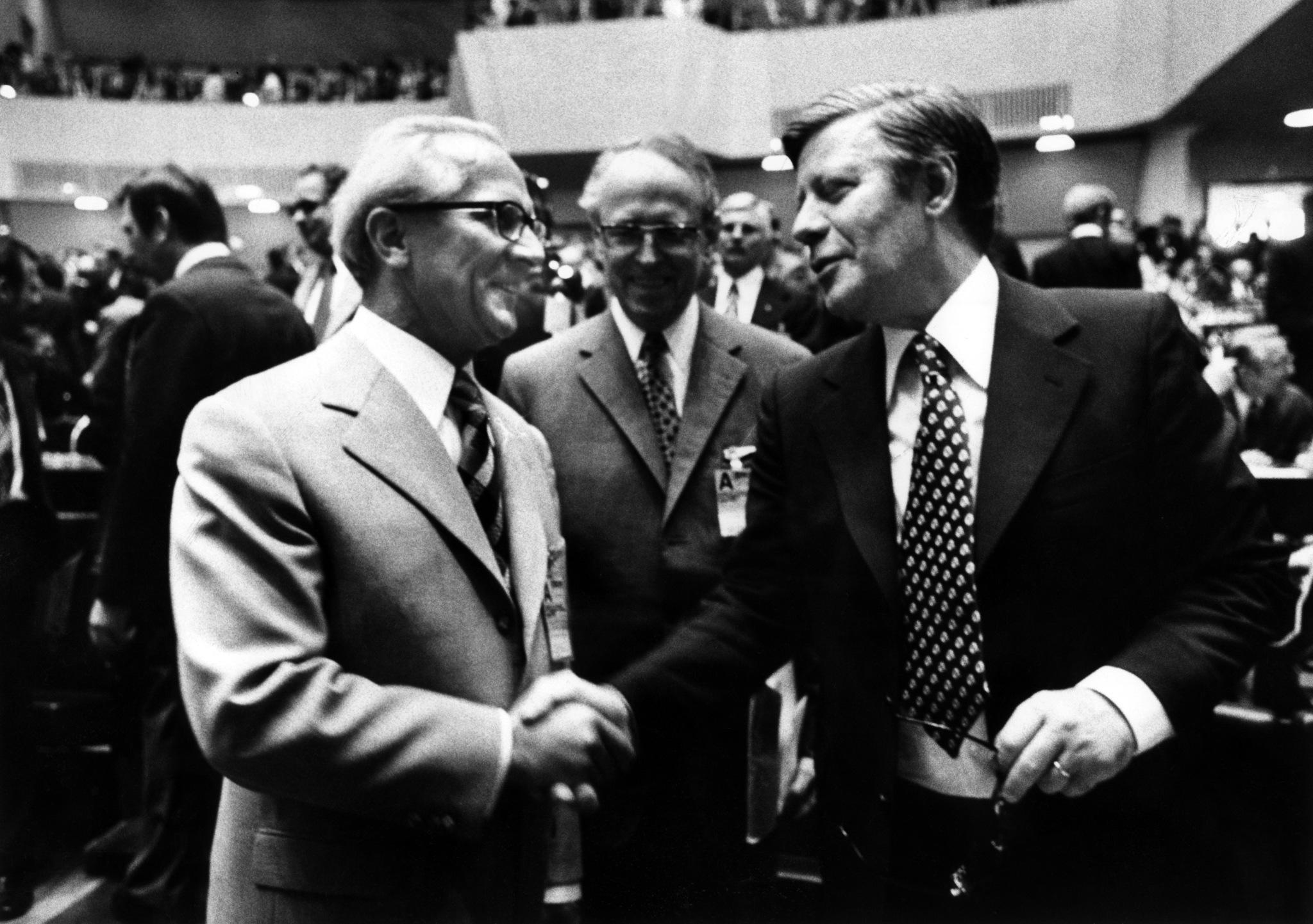 Bildergalerie zum Tod Helmut Schmidt Bildergalerie zum Tod Helmut Schmidt