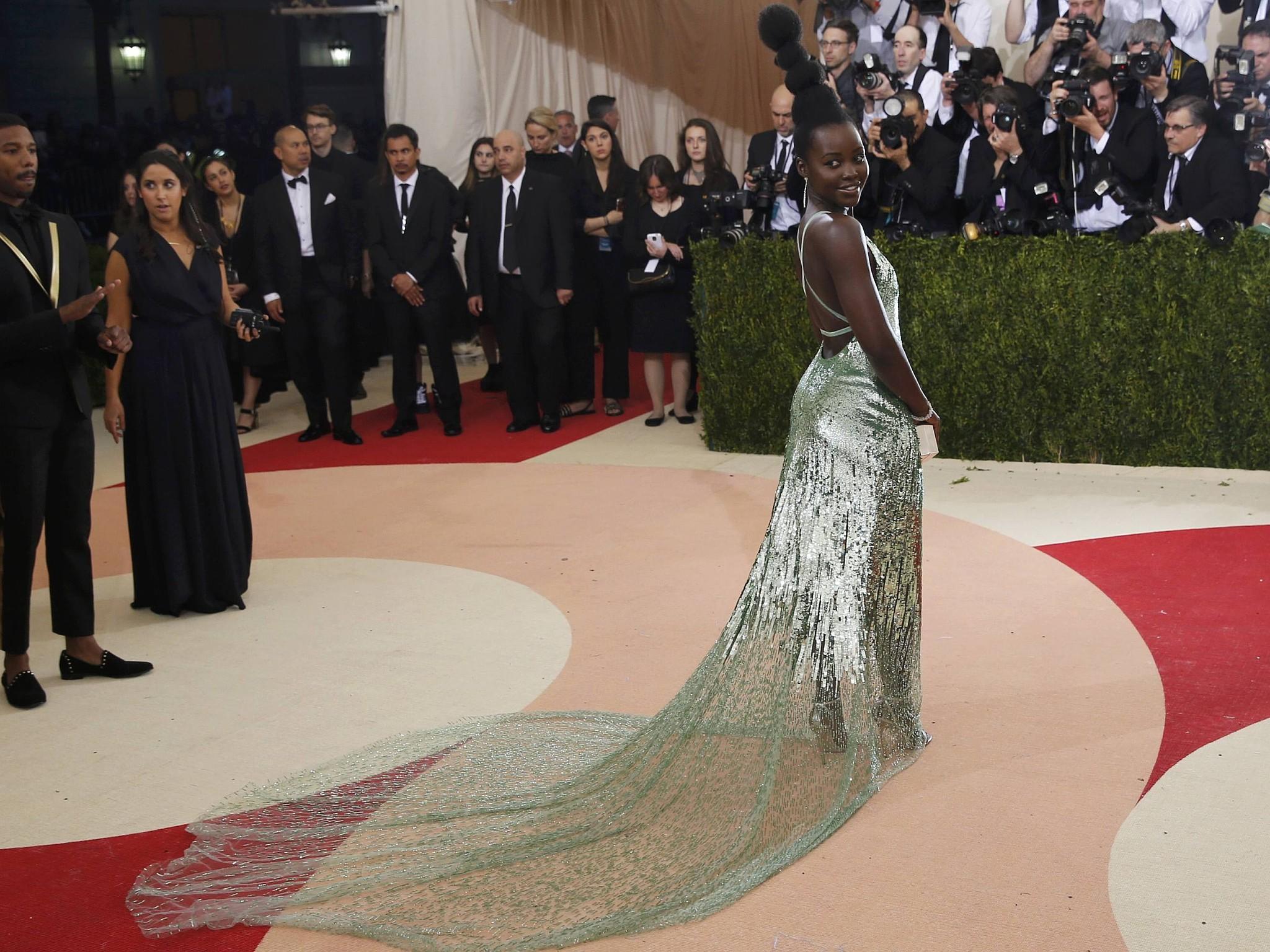 Met Gala 2016 Style Hin- und Weggucker Met Gala 2016 Style Hin- und Weggucker