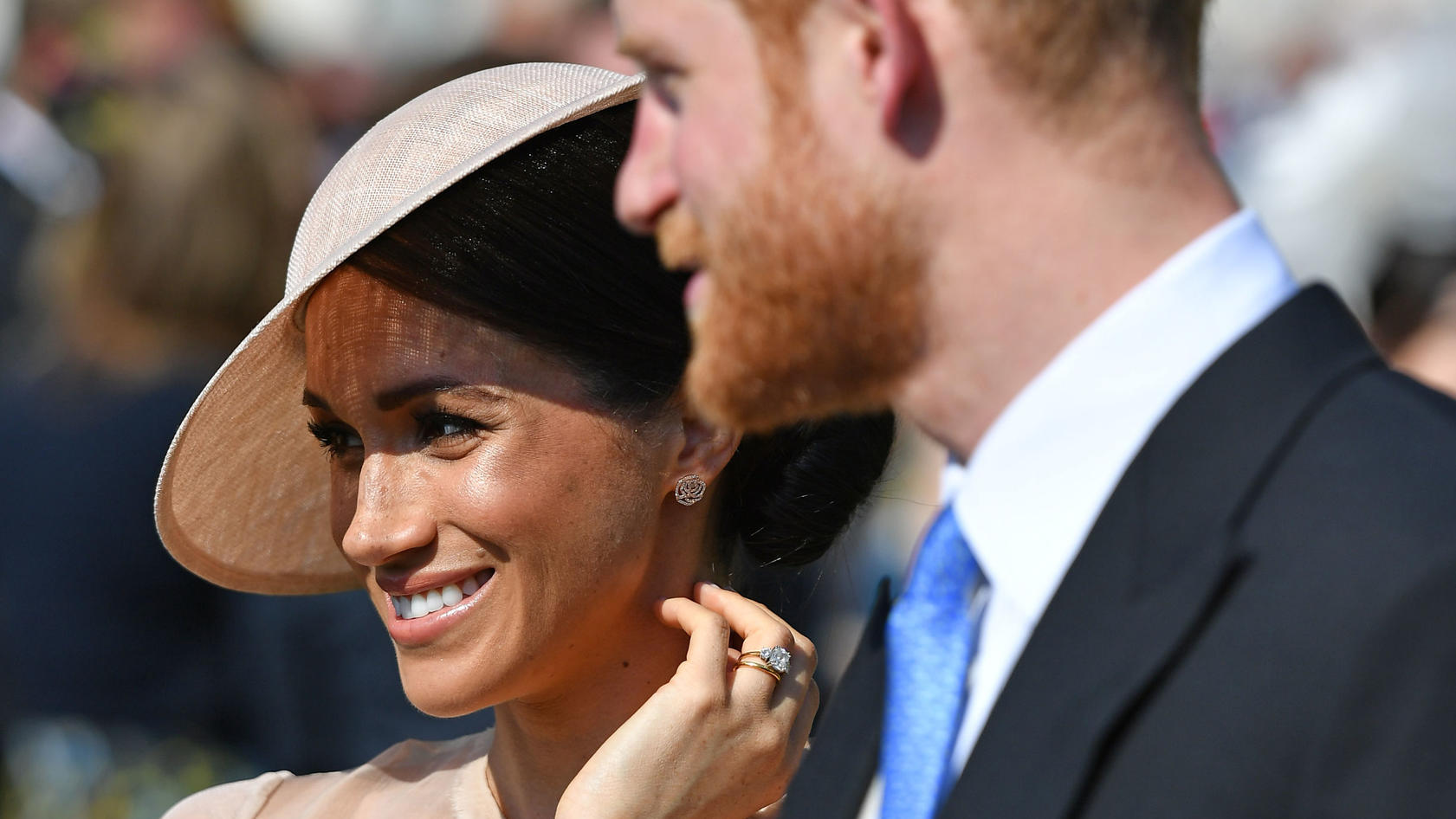 Herzogin Meghan und Prinz Harry: Fans hoffen auf Balkon-Kuss Balkon-Kuss bei "Trooping the Colour"?