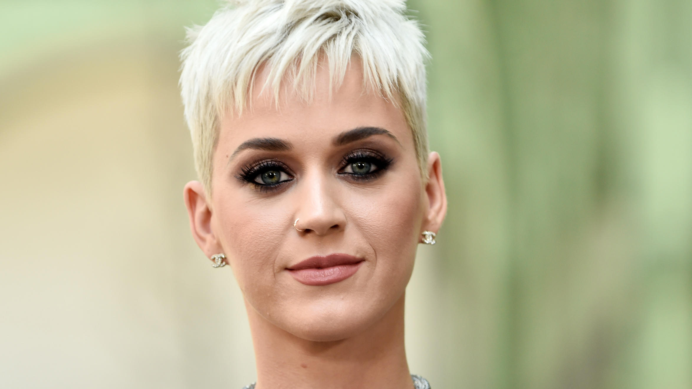 Kesha behauptet in SMS an Lady Gaga: Katy Perry soll vergewaltigt worden sein Katy Perry: Wurde sie von Dr. Luke vergewaltigt?