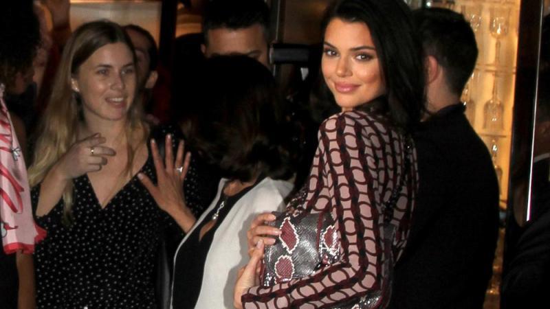 Kendall Jenner und Bella Hadid: Diese Werbekampagne entführt sie in die 60er Jahre Kendall Jenner und Bella Hadid: Sprung in die 60er