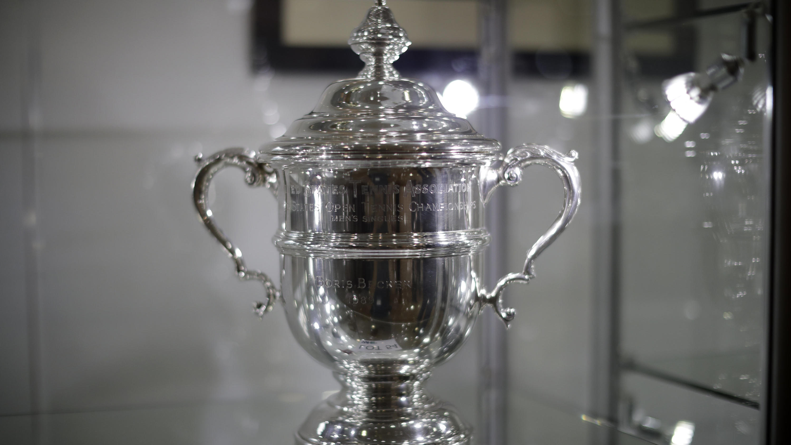 Boris Becker: Bittet Lilly ihn jetzt zur Kasse? Boris Becker: US-Open-Pokal