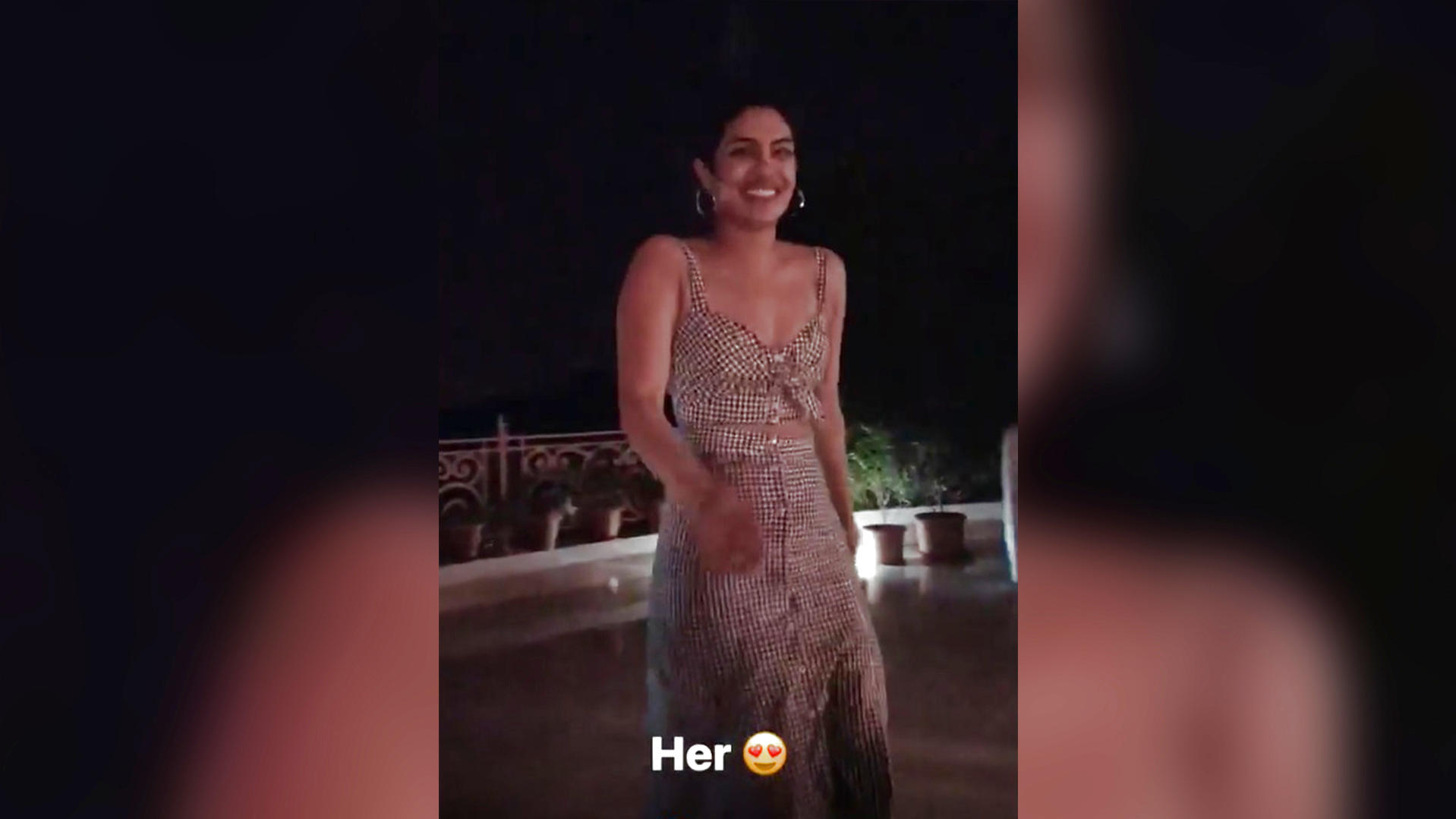 So süß bestätigt Nick Jonas die Beziehung mit Priyanka Chopra Nick Jonas bestätigt seine Beziehung mit Pryianka Chopra bei Instagram.