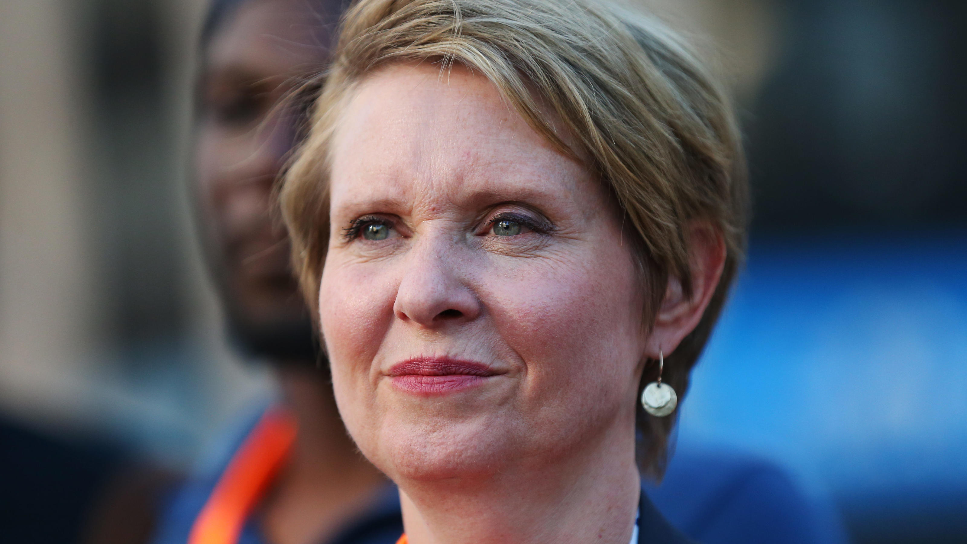 cynthia-nixon-verk-ndet-voller-stolz-ltestes-kind-ist-transsexuell