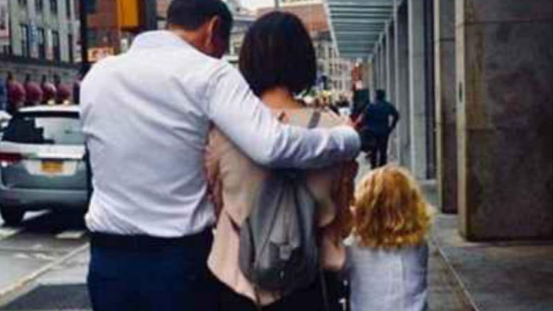Neve Campbell adoptiert einen Jungen Neve Campbell adoptiert einen Jungen