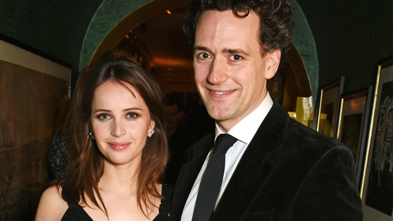 http://aisvip-a.akamaihd.net/masters/1018490/1287x724/felicity-jones-hat-heimlich-ihren-freund-geheiratet.jpg