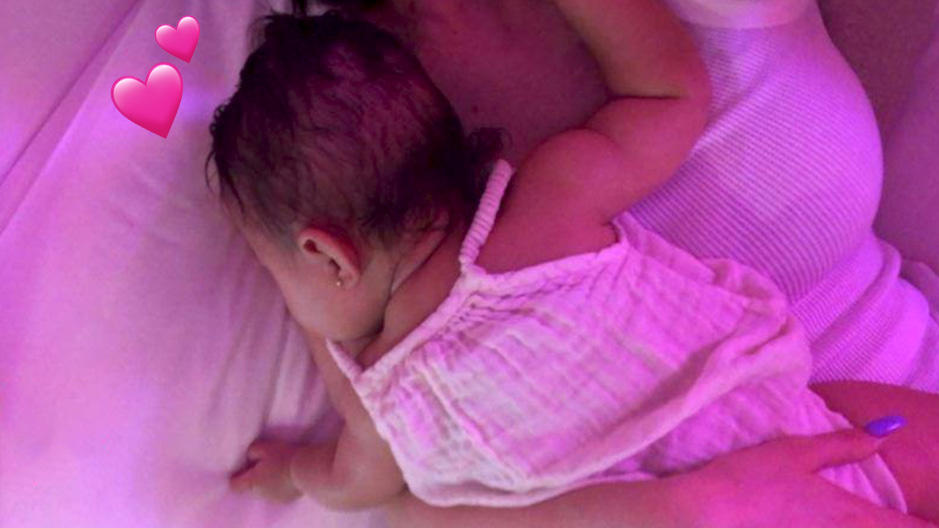 Kylie Jenner schockt ihre Fans: Baby Stormi trägt schon Ohrringe Kylie Jenners Baby Stormy trägt mit fünf Monaten schon Ohrstecker.