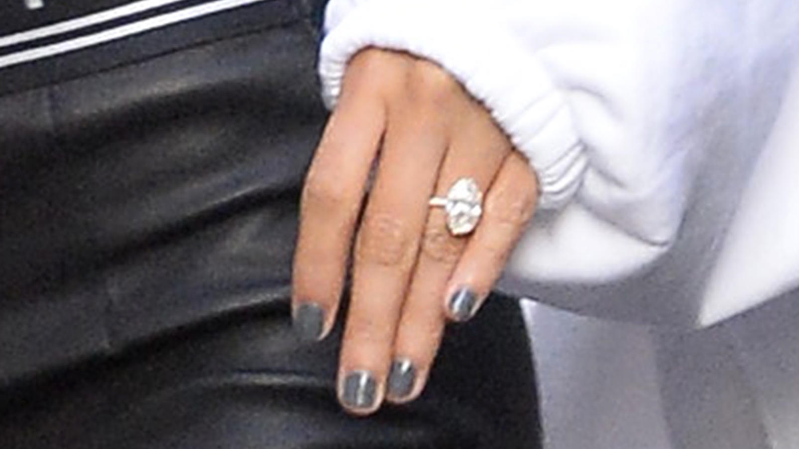 Justin Bieber: Darauf kam es ihm beim Verlobungsring für Hailey Baldwin besonders an Dieser Klunker schmückt Hailey Baldwins Ringfinger