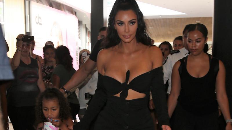 Ist Kim Kardashian West zu dünn? Kendall Jenner und Khloé Kardashian machen sich Sorgen Zu dünn? Sorge um Kim Kardashian West
