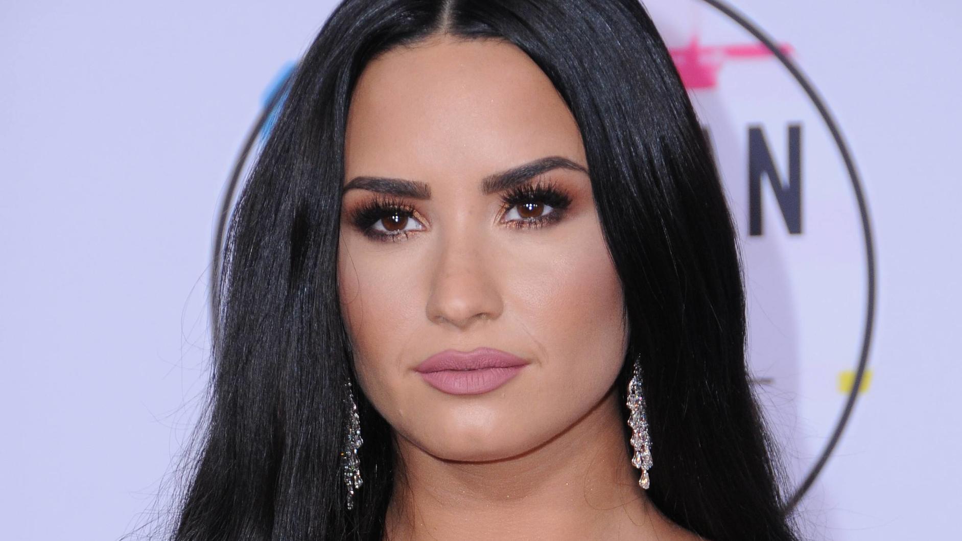 Klinik-Entlassung ungewiss: Demi Lovato nach Drogenüberdosis 