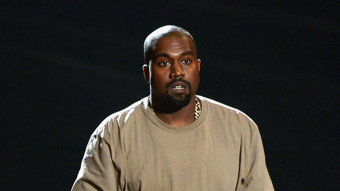 Kanye West und Jimmy Kimmel liefern sich Debatte über Donald Trump Kanye West auf der Bühne