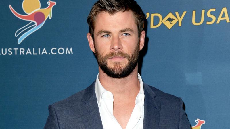 Chris Hemsworth zog sich selbst aus Chris Hemsworth zog sich selbst aus