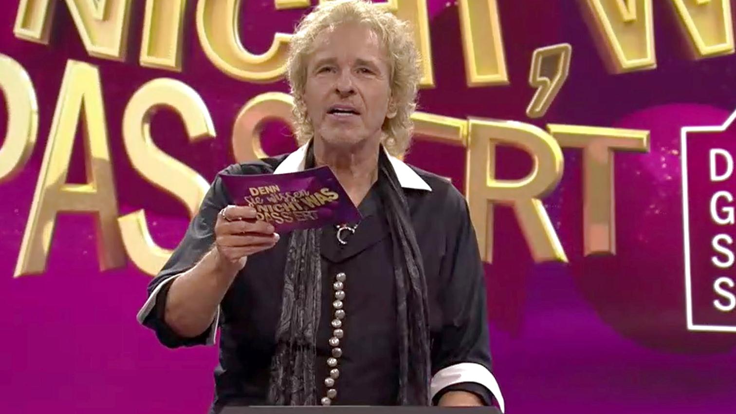 Unlesbar: Thomas Gottschalk kann falsche Moderationskarte nicht lesen! Thomas Gottschalk kann seine Moderationskarte nicht lesen