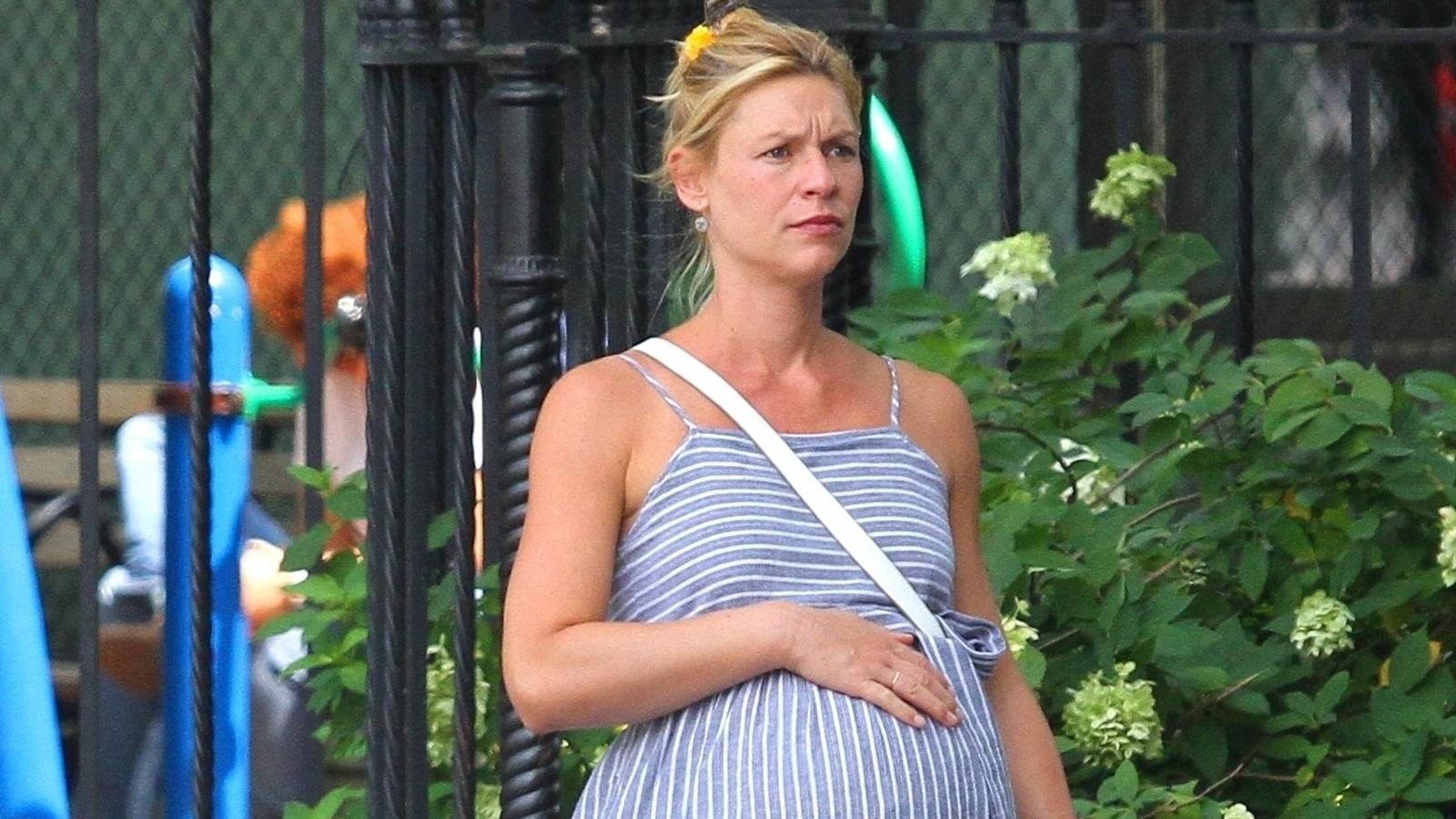 Mit XXL-Kugel und dicken Füßen unterwegs: Claire Danes' Baby kann jeden Moment kommen Dürfte schon im neunten Monat sein: Claire Danes