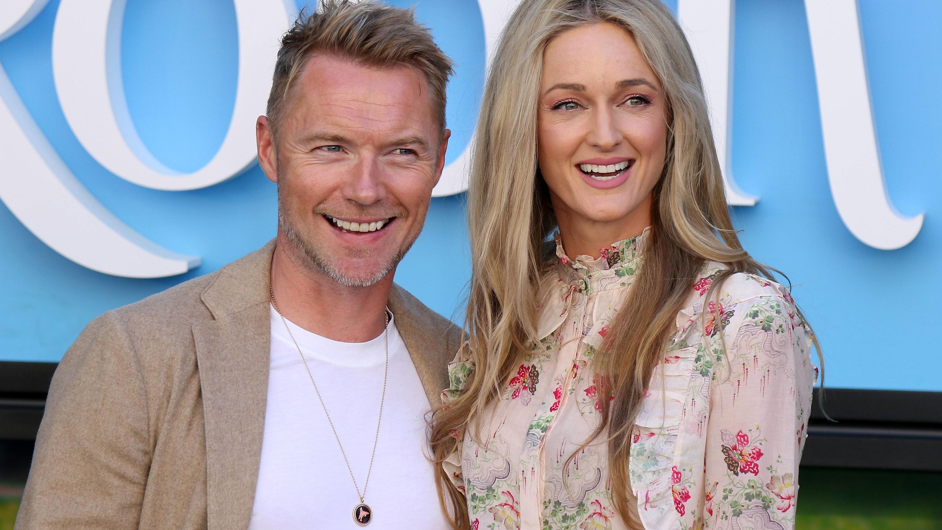 Ronan Keatings kleiner Sohn Cooper verletzte seine Mutter mit einer Gabel am Auge Ronan Keating und Storm Keating musste nachts in die Notaufnahme.