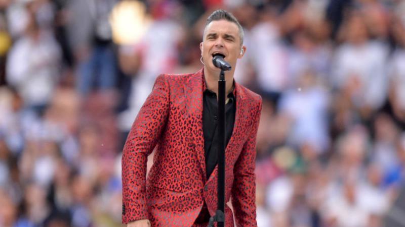 Robbie Williams machen böse Kommentare im Netz traurig Robbie Williams: Höhnische Bemerkungen treffen ihn hart