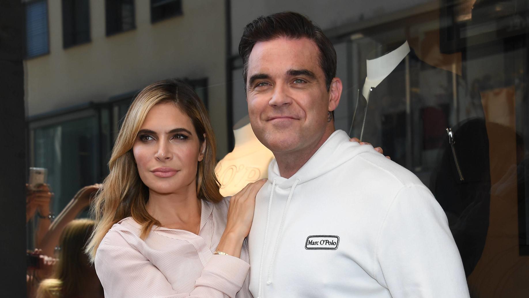 Robbie Williams & Ayda: Baby Nr. 4 heißt Beau Benedict Enthoven Bilder des Tages Robbie Williams mit Ehefrau Ayda / Marc O«Polo / Flagshipstore /5 Höfe / München / 06. Juli 2017