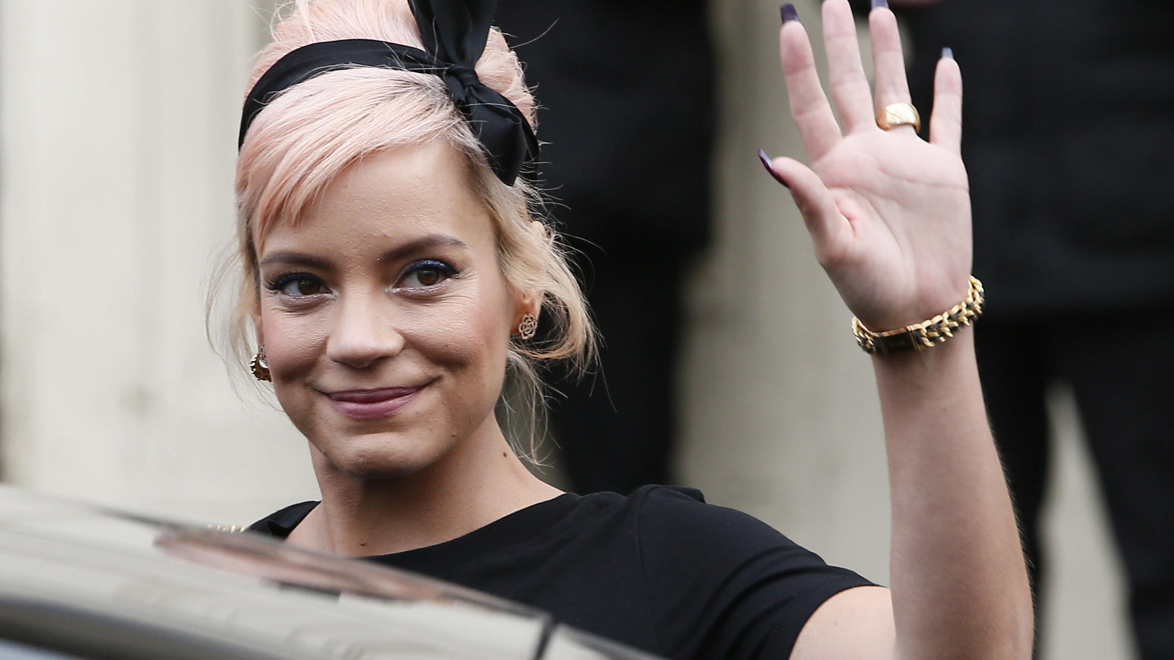 Sex-Frust war schuld: Lily Allen bereut Zoff mit Cheryl Cole ARCHIV - 06.03.2018, Frankreich, Paris: Lily Allen, britische Sängerin, steigt bei der Pariser Fashion Week nach der Präsentation des Modelabels Chanel in ein Auto. (zu dpa "Geständnis: Lily Allen hat für Sex mit Frauen bezahlt" vom 02.09.2018) F