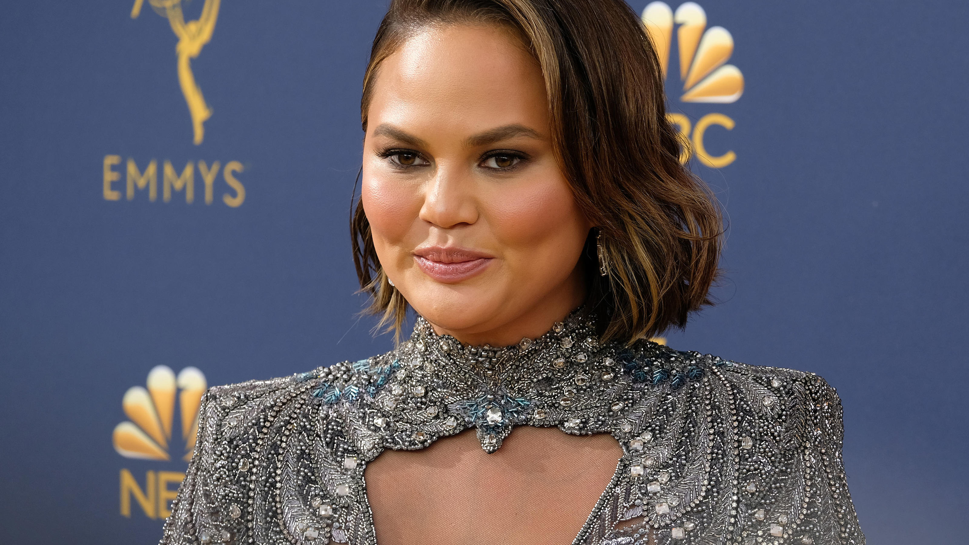 Tollpatsch Chrissy Teigen: Fieser Unfall kurz vor der diesjährigen Emmy-Verleihung Chrissy Teigen bei den Emmys 2018