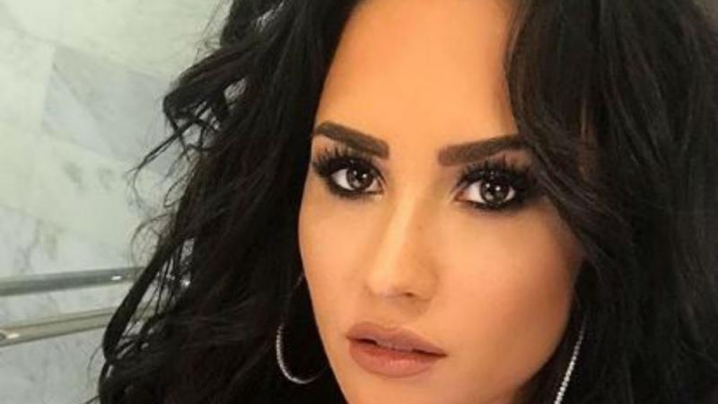 Demi Lovato arbeitet hart an sich Demi Lovato arbeitet hart an sich