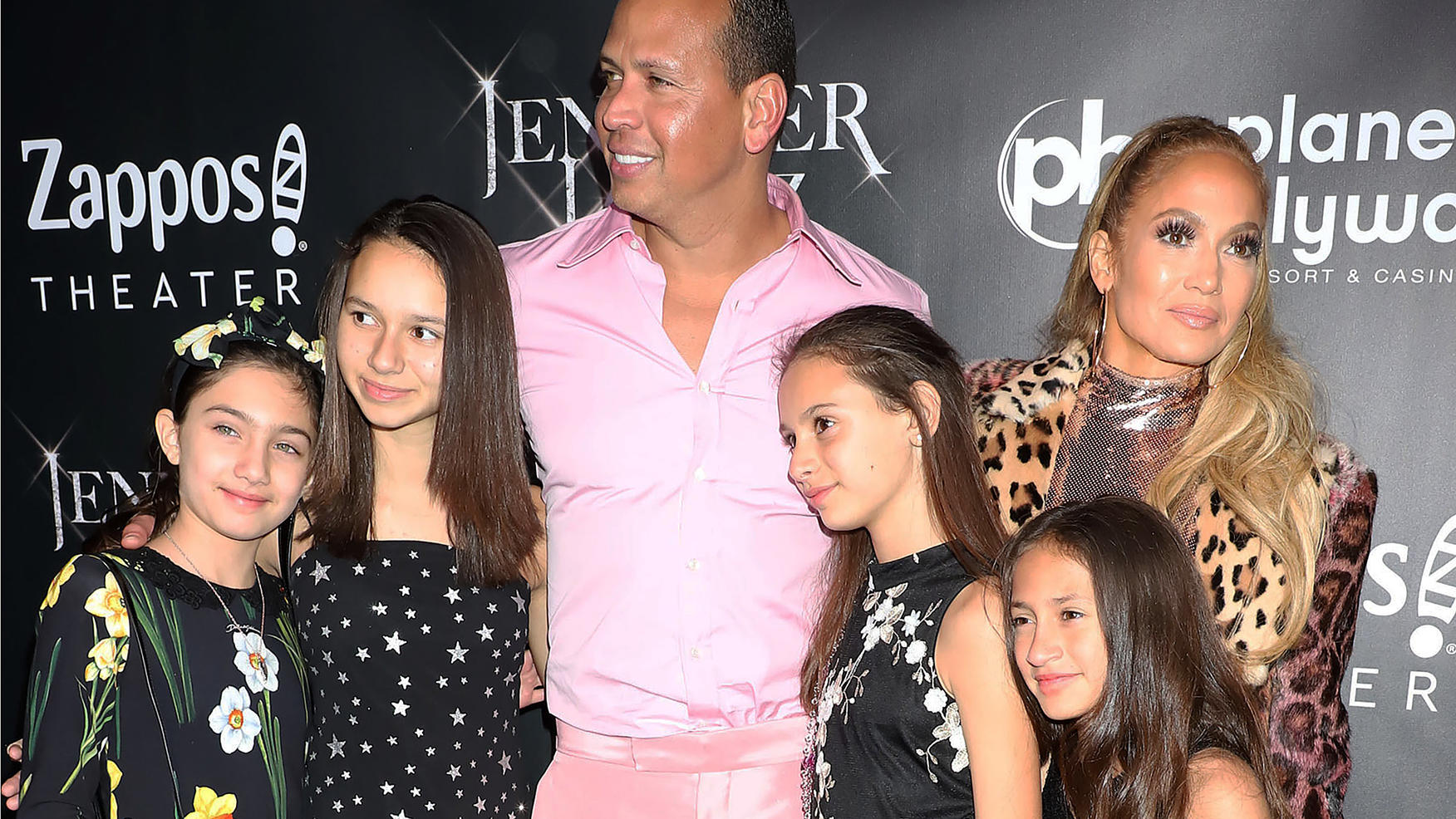 Jennifer Lopez feiert Las-Vegas-Abschied mit ihren süßen Zwillingen Singer, Jennifer Lopez celebrates her final performance of "Jennifer Lopez: All I Have" in Las Vegas, Nevada.Pictured: Jeanne Mai,Alex Rodriguez,Jennifer LopezRef: SPL5029619 300918 NON-EXCLUSIVEPicture by: SplashNews.comSplash News and PicturesLos A