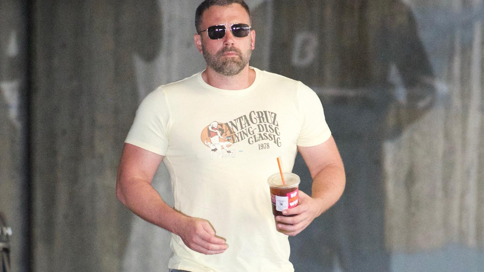 Ben Affleck ist nach seinem Entzug wieder richtig in Form Ben Affleck going for meeting look really buff.Pictured: Ref: SPL5029714 011018 NON-EXCLUSIVEPicture by: Nadine / SplashNews.comSplash News and PicturesLos Angeles: 310-821-2666New York: 212-619-2666London: 0207 644 7656Milan: +39 02 4399 8577Sydney: