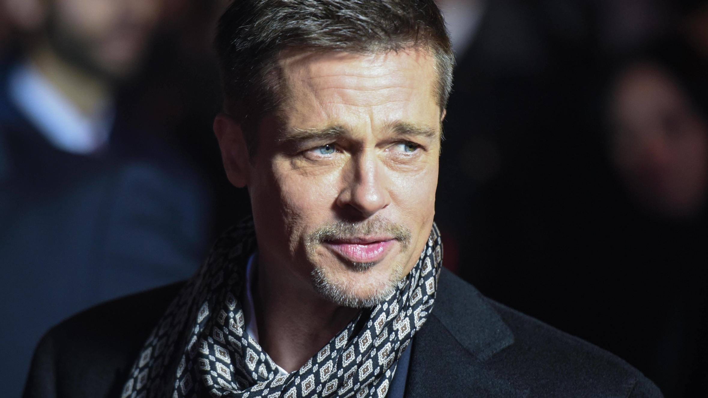 Rosenkrieg: Brad Pitt kann Scheidung von Angelina Jolie kaum erwarten Brad Pitt en la premiere de Aliados en Madrid. 588/Diego Puerta/Cordon Press Brad Pitt at the premiere of Allied in Madrid. Cordon Press PUBLICATIONxINxGERxSUIxAUTxHUNxONLY DiegoxPuerta