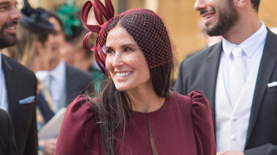 Demi Moore gibt ihre Instagram-Debüt Guests attend the Royal Wedding of Princess Eugenie to Jack Brooksbank at St George's Chapel, Windsor Castle.Pictured: Demi MooreRef: SPL5032896 121018 NON-EXCLUSIVEPicture by: SplashNews.comSplash News and PicturesLos Angeles: 310-821-2666New York: