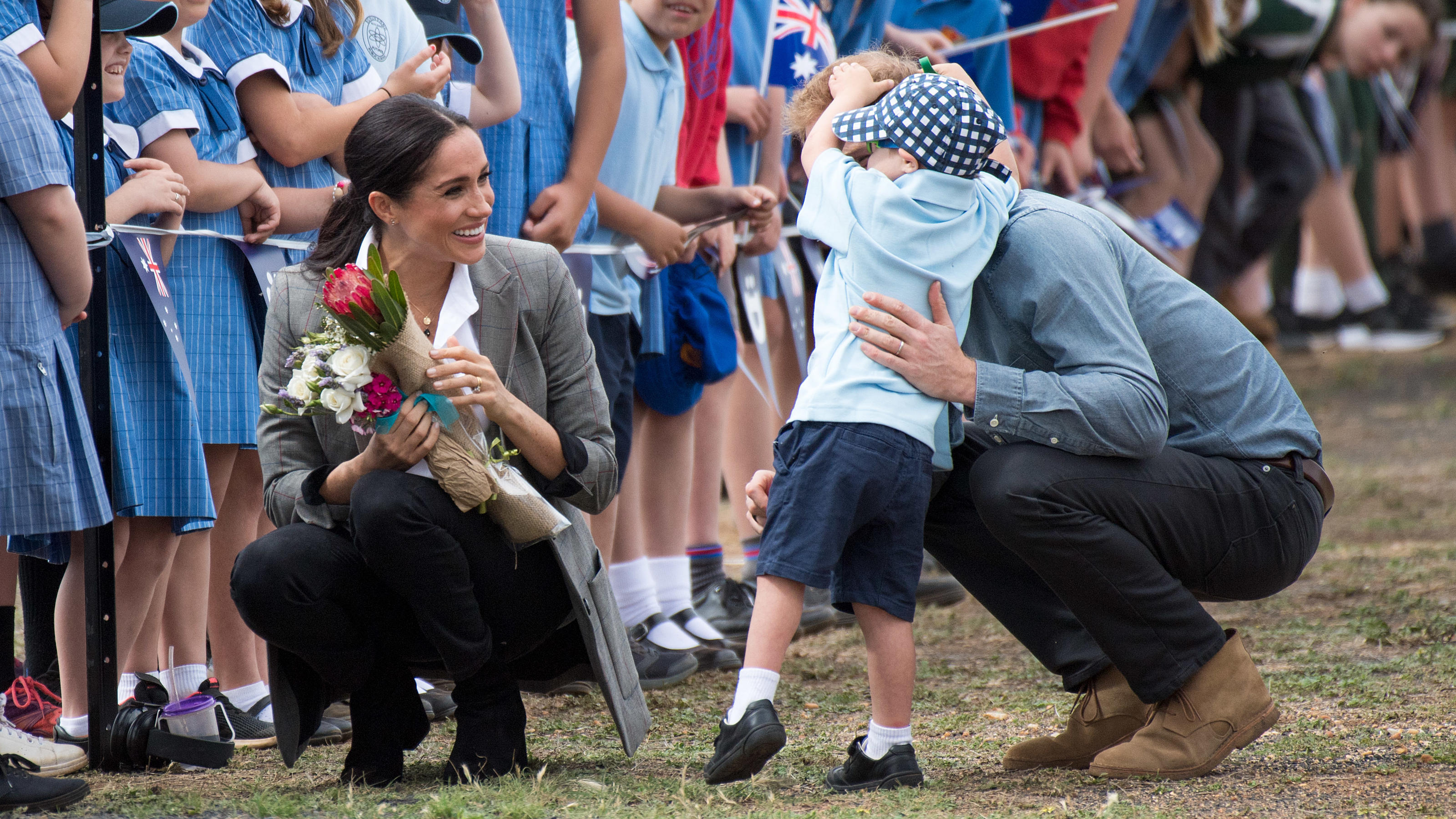 Schwangere Herzogin Meghan lässt die Stilettos im Schuhschrank Prinz Harry und Herzogin Meghan am 17.Oktober 2018 in Dubbo, Australien.