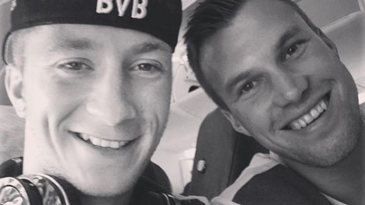Baby-News bei Dortmund-Star Marco Reus: So witzig reagiert Kumpel Kevin Großkreutz Fußballer Marco Reus und Kevin Großkreutz waren mal Teamkollegen bei Borussia Dortmund.