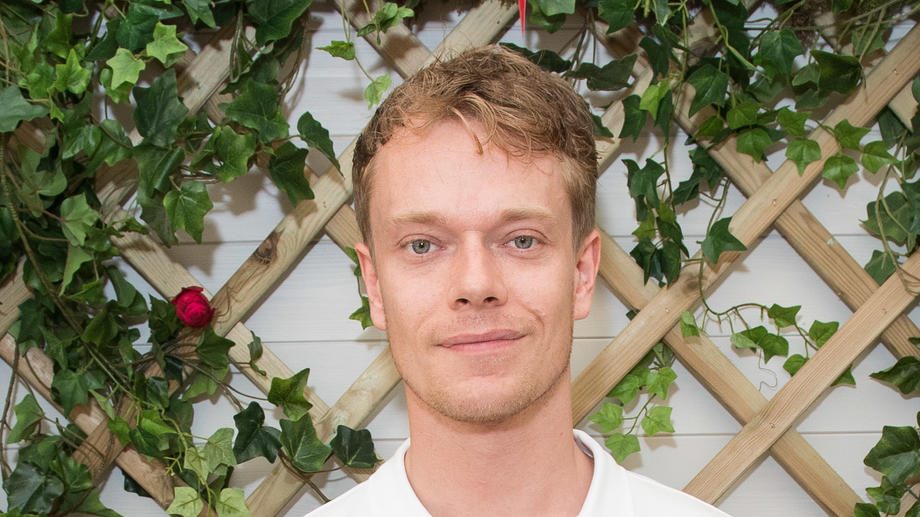 Unerwartete Babynews! "Game of Thrones"-Star Alfie Allen ist Papa geworden Alfie Allen in Wimbledon am 14. Juli 2018 in London.