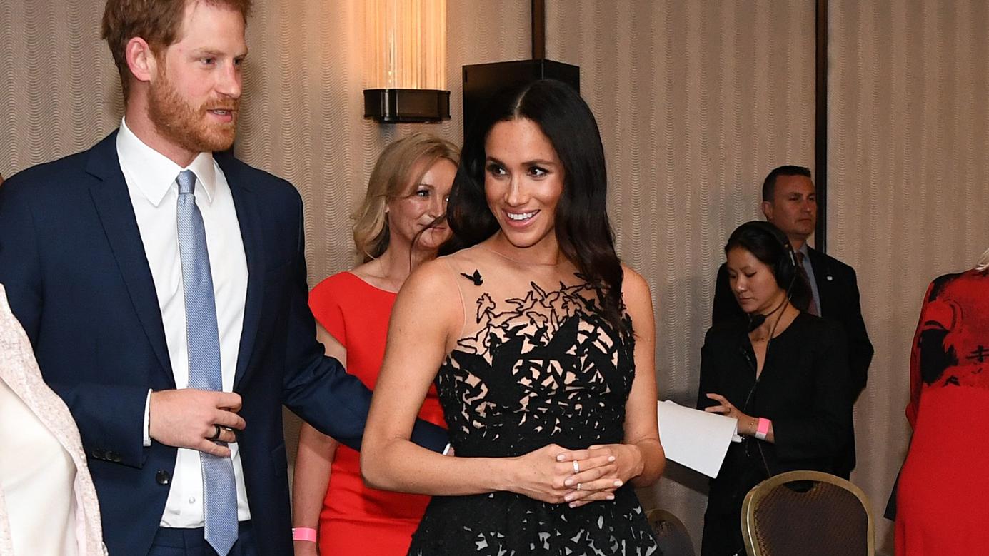 Nächster Wow-Auftritt: Herzogin Meghan begeistert mit schwarz-weißer Tüll-Robe! Herzogin Meghan und Prinz Harry