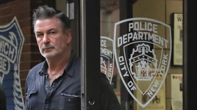Muss Alec Baldwin nun rechtliche Konsequenzen fürchten? Alec Baldwin
