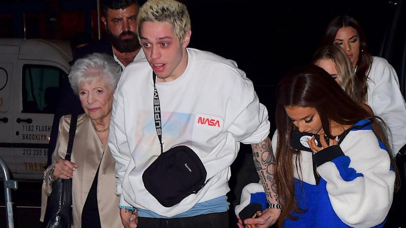 Pete Davidson spricht über das Verhältnis zu seiner Ex Ariana Grande Pete Davidson schwärmt über Ariana Grande