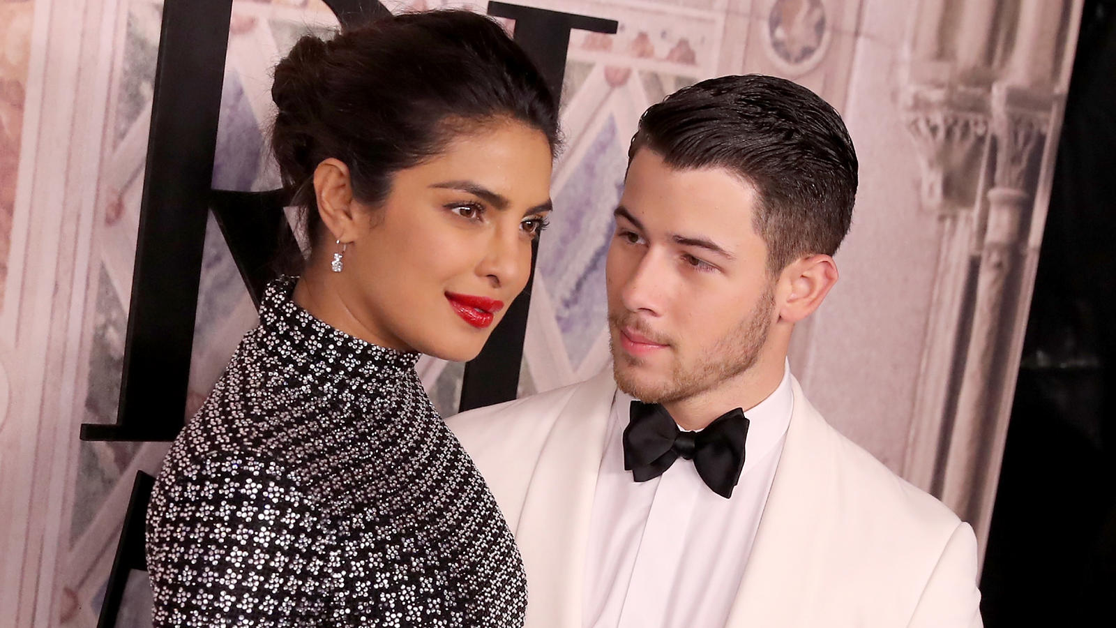 Mit Bald-Schwägerin Sophie Turner: Priyanka Chopra feiert Bachelorette-Party in Amsterdam Das zukünftige Ehepaar Priyanka Chopra und Nick Jonas bei der New York Fashion Week am 7. September 2018 in New York City.