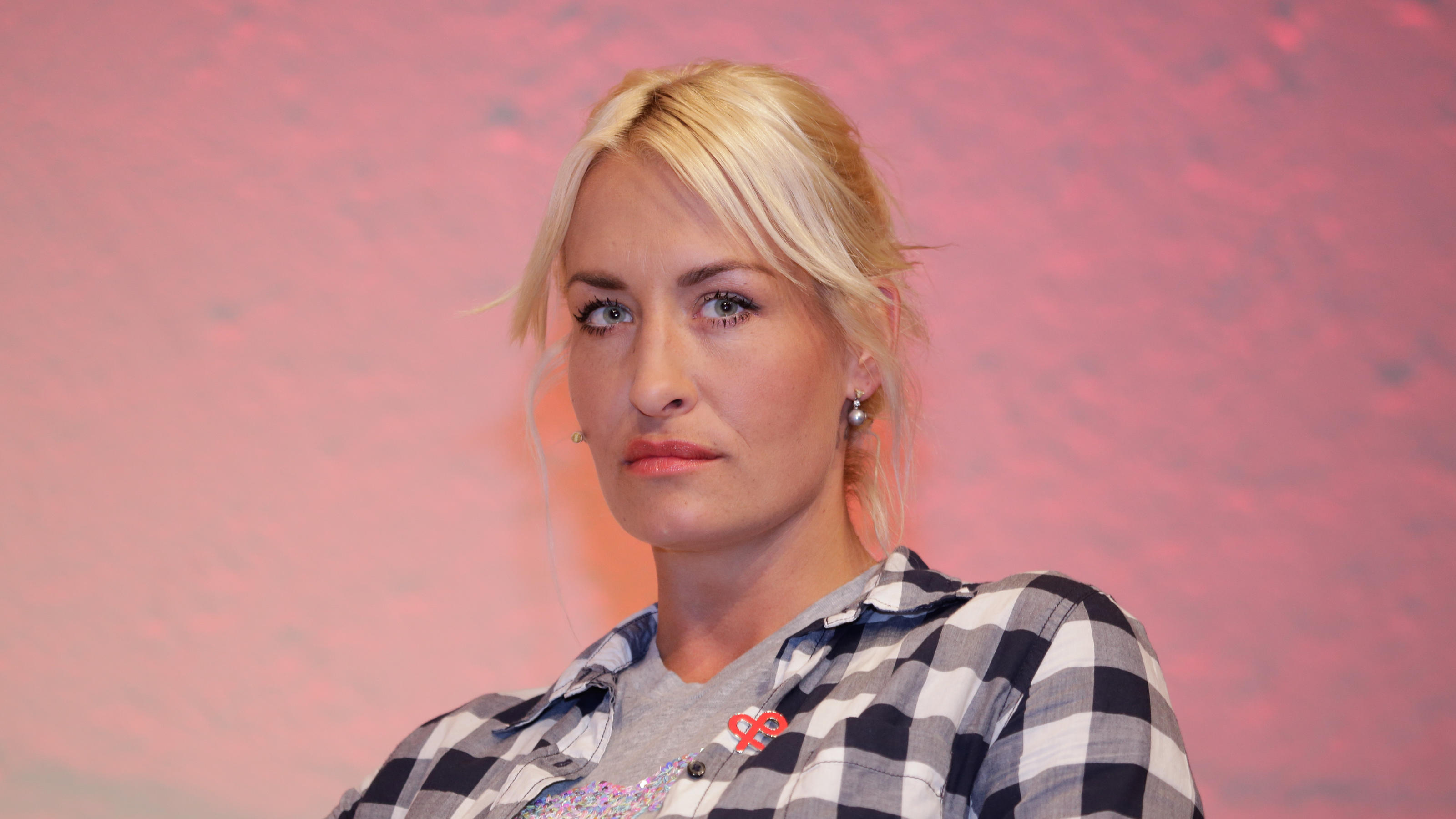 Sarah Connor: Emotionaler Post an Bode und Morgan Miller Sarah Connor guckt böse