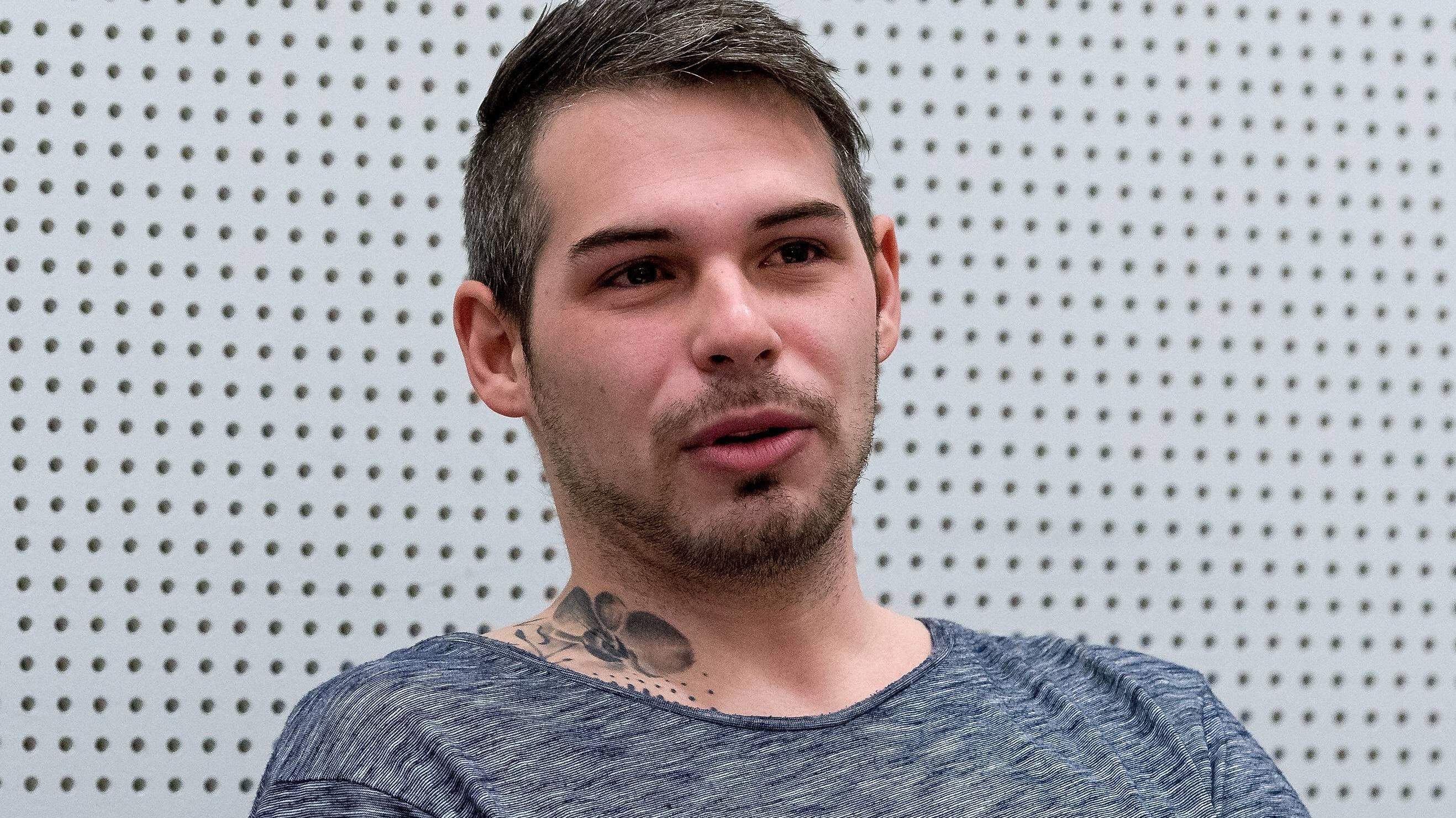 Ex-"DSDS"-Kandidat Manuel Hoffmann zu neun Jahren Haft verurteilt Landgericht Limburg, Prozess Manuel Hoffmann 28.11.2017, Limburg: Landgericht Limburg, Prozess, wegen versuchtem Totschlag. Angeklagter Manuel Hoffmann, EX- DSDS Kandidat 2010. Er wurde bei der TV Serie Deutschland sucht den Superstar 2010 dritter. L