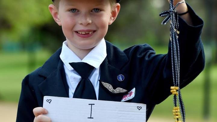 Herzogin Meghan macht Gavins (6) Nudelketten berühmt Gavin Hazelwood mit seiner Nudelketten-Kreation für Meghan Markle.