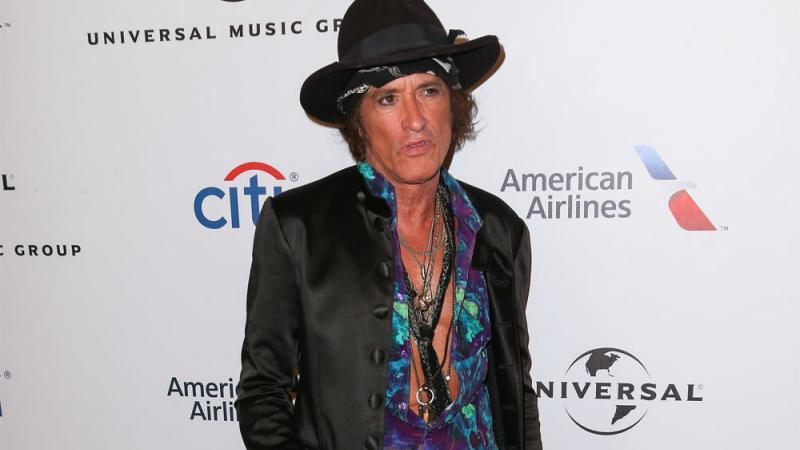 Joe Perry wurde ins Krankenhaus eingeliefert Joe Perry wurde ins Krankenhaus eingeliefert