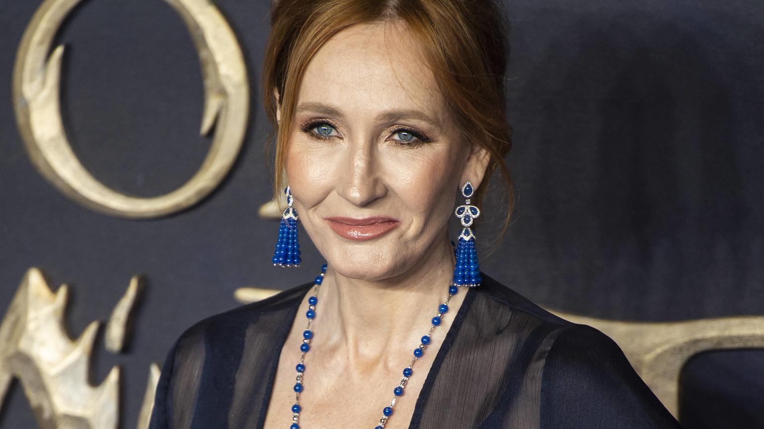 J.K. Rowling verrät den Geburtsort von „Harry Potter“ The UK Premiere of Fantastic Beasts: The Crimes Of Grindelwald London, UK. J.K. Rowling at The UK Premiere of Fantastic Beasts: The Crimes Of Grindelwald held at Vue West End, Leicester Square, London on Tuesday 13 November 2018 . LMK386-J2944-141118